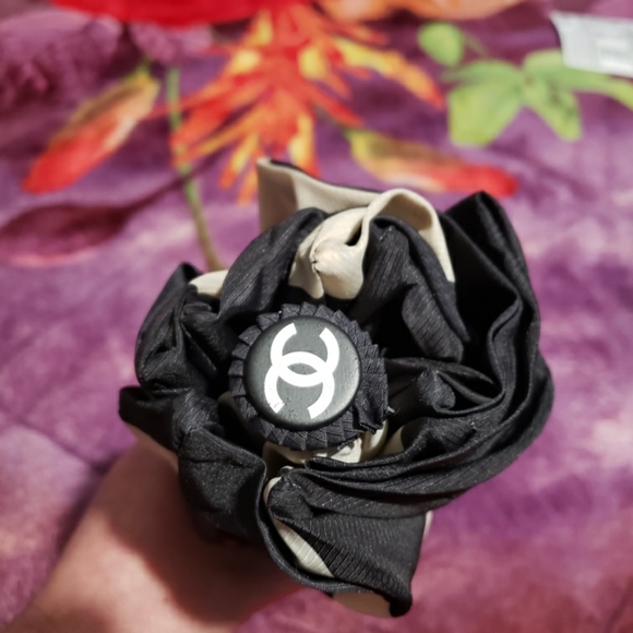 CHANEL UMBRELLA - Picture 2 of 8